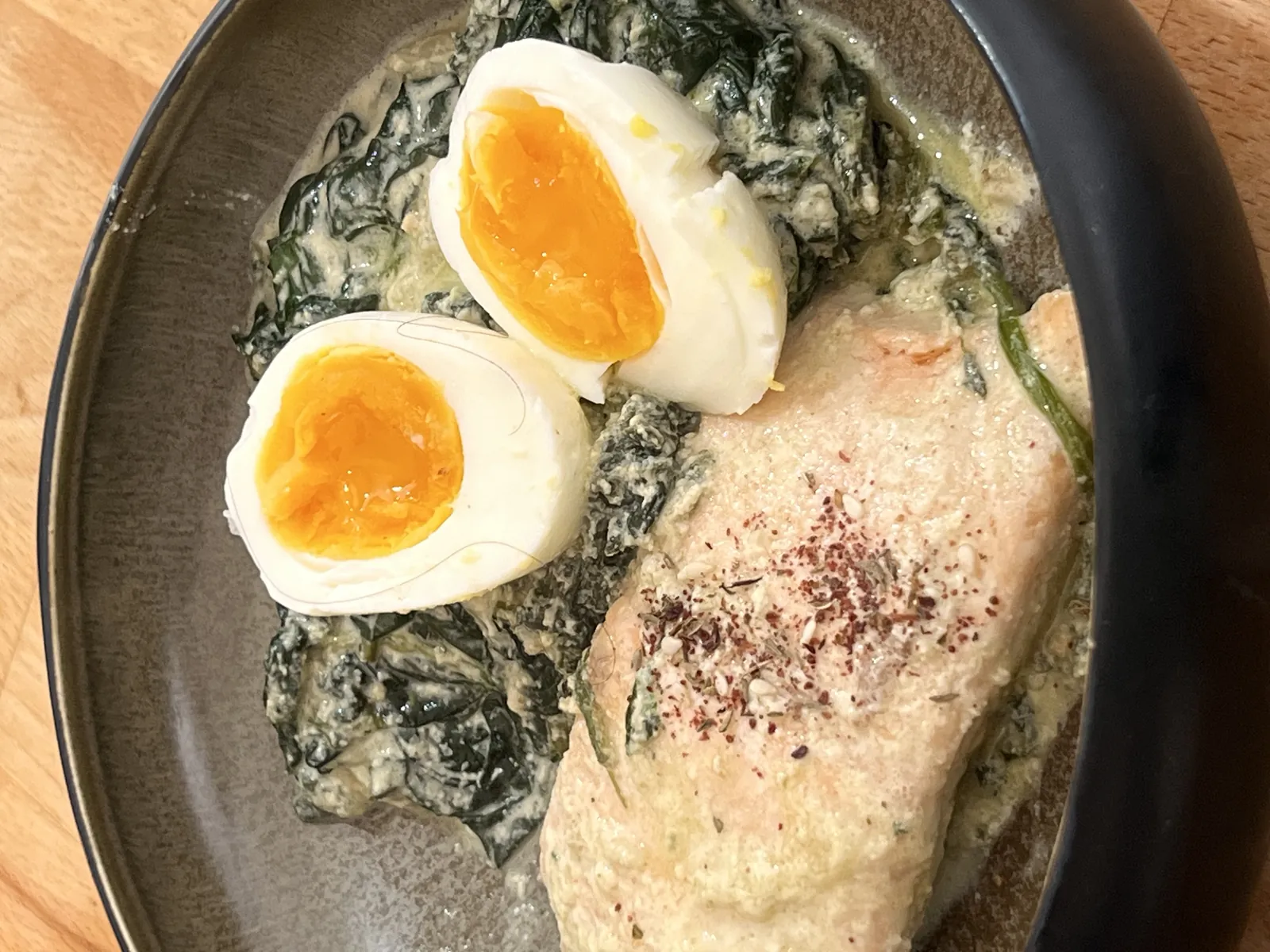 Filets de saumon dans le plat d'épinards, recette minceur de Laurence