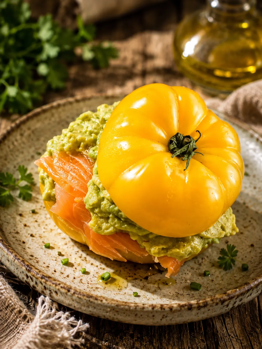 Tomate ananas farcie au guacamole et au saumon fumé