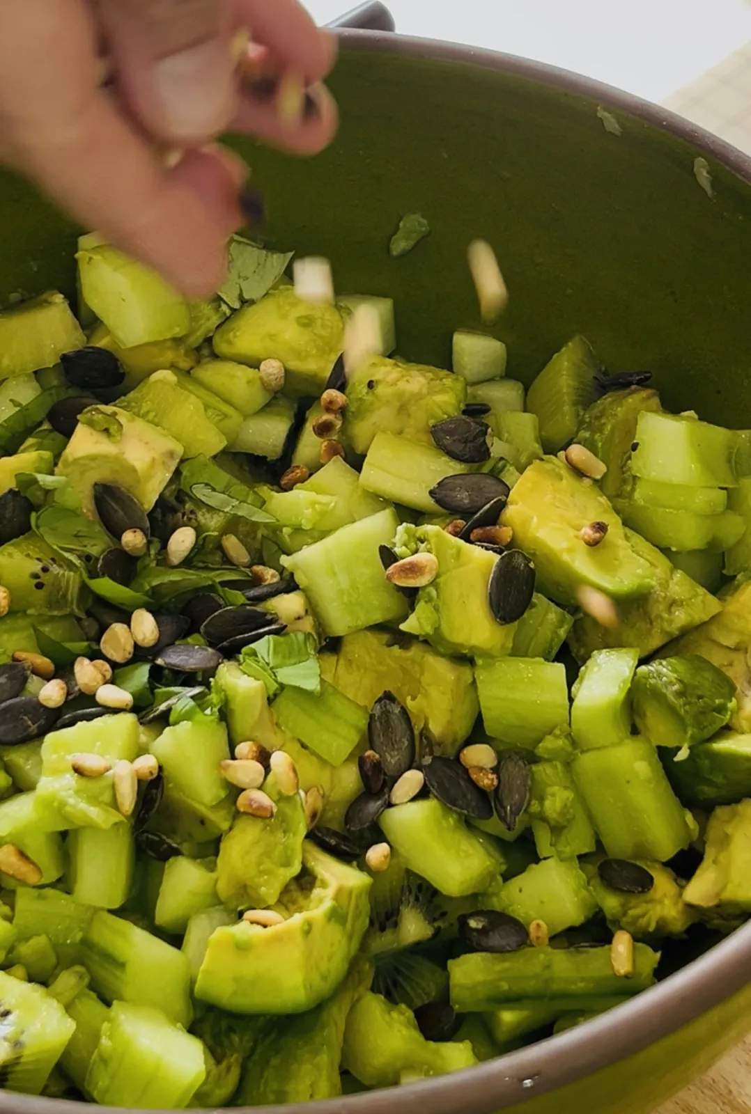 Salade de concombre croquante aux graines