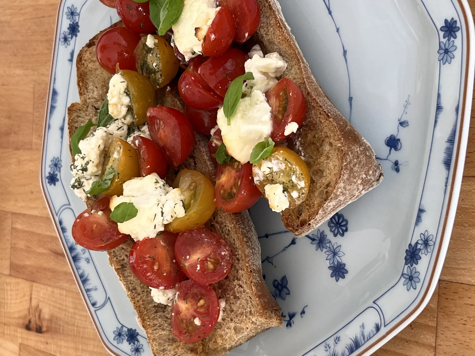 Tartines de tomates cerises confites à la feta, recette minceur de Laurence